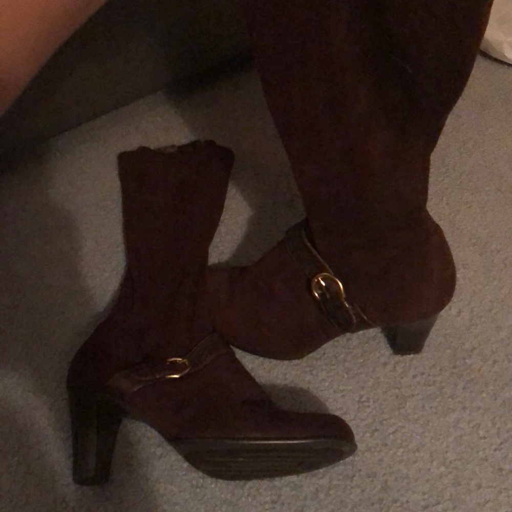Brown swayed boots